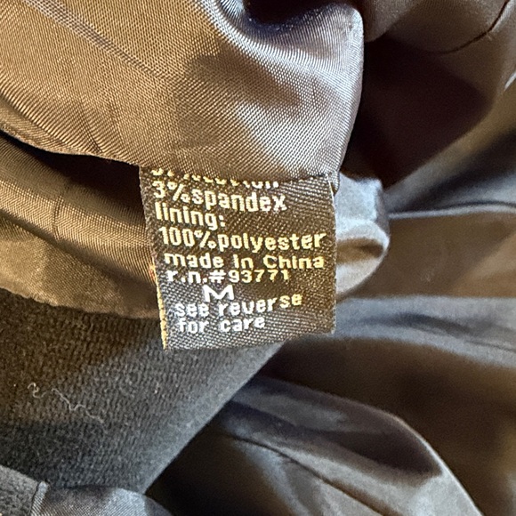 Kaktus Women’s Velvet Floral Embroidered Blazer - Picture 9 of 10